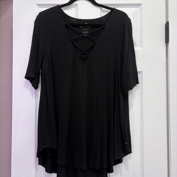 Black Flowy top with criss cross - Picture 1 of 1